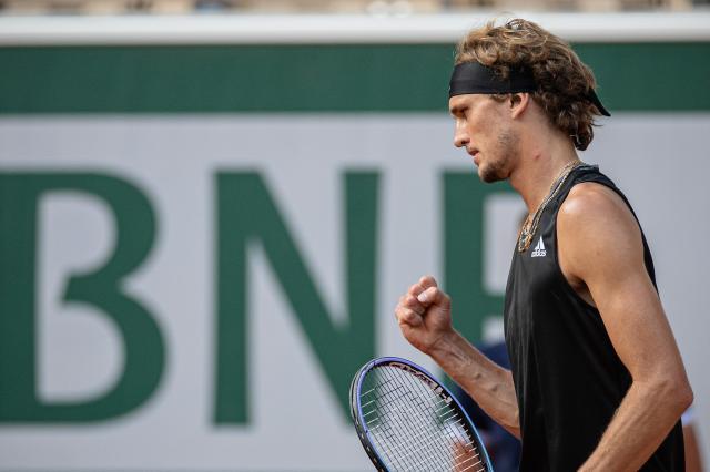 九游互动中心-兹维列夫首进法网四强 将与西西帕斯争夺决赛席位