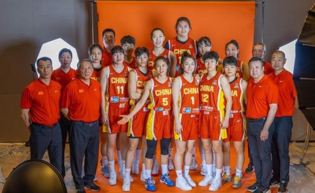 九游体育比分-中国女篮定妆照出炉！刘禹彤确定落选张子宇最抢眼